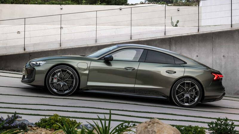 Самая мощная Audi в истории: представлен электромобиль RS E-Tron GT Performance — 912 л.с. и 2,5 секунды до «сотни»